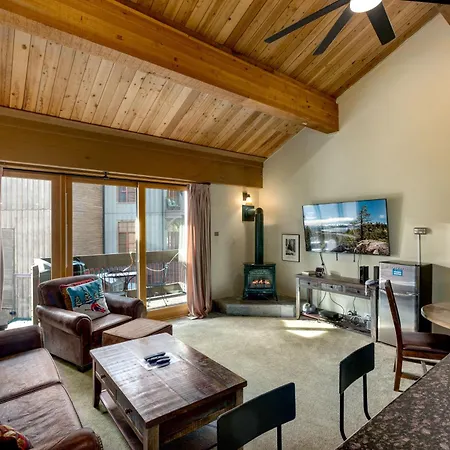 Lofted Retreat In The Village! Condo
